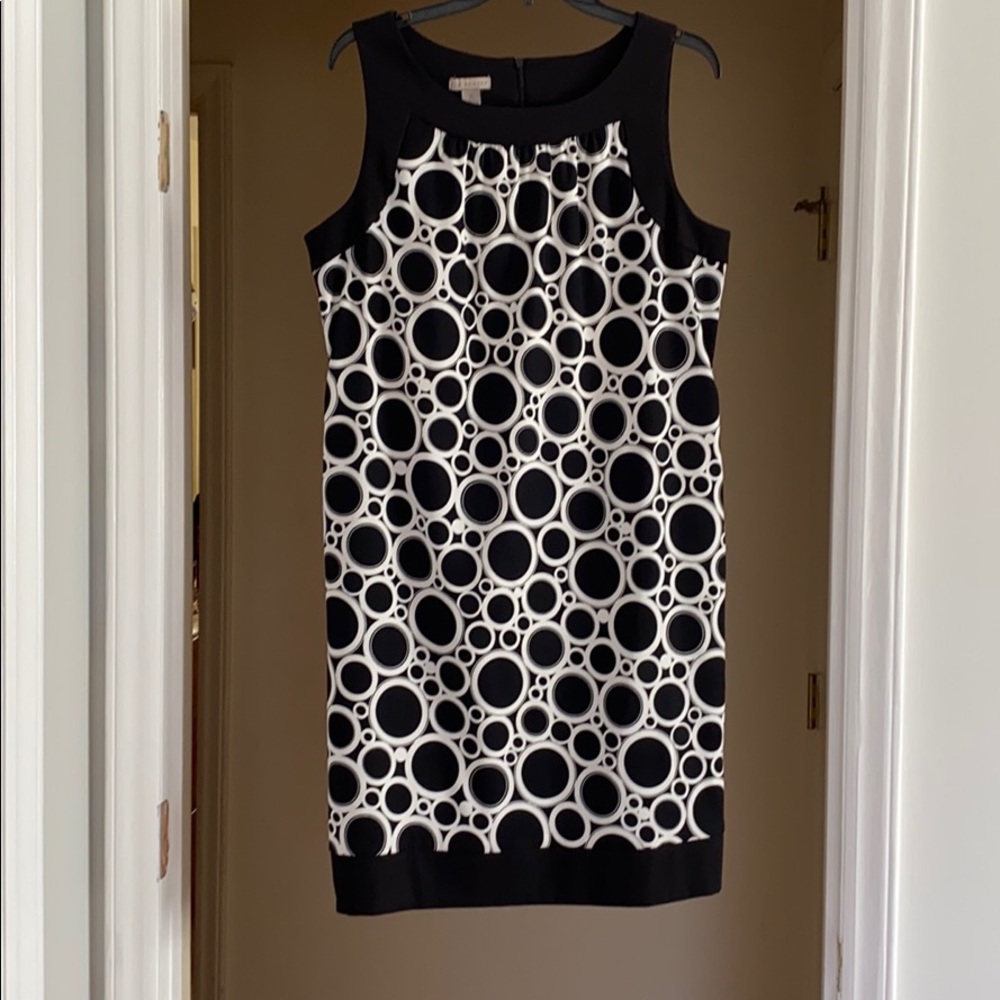Perfect spring dress with pockets.